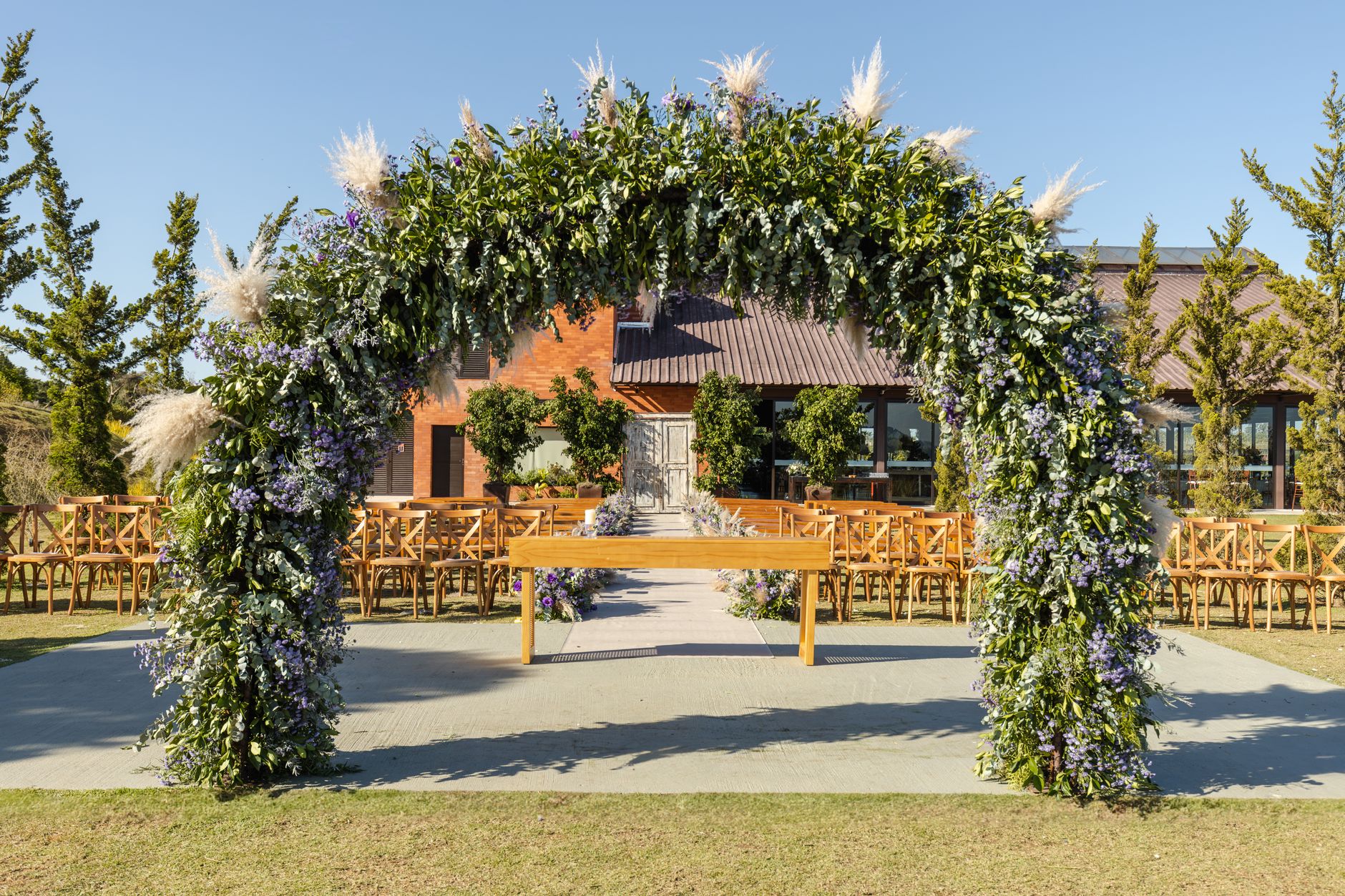 Cvjetni luk za ceremoniju – Eni Cvjećarnica